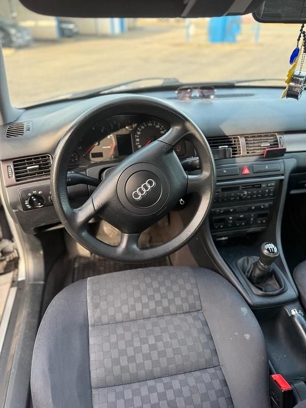 Second-hand Audi A6 125 CP (91 kW) 2000 Berlinǎ