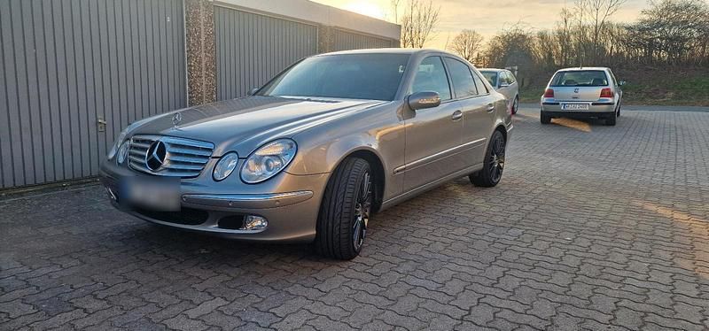 Gebraucht Mercedes E240 177 PS (130 kW) 2005 Silber Limousine