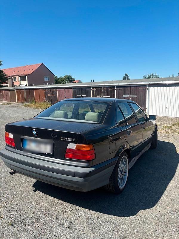 Gebraucht BMW 316 99 PS (72 kW) 1992 Schwarz Limousine
