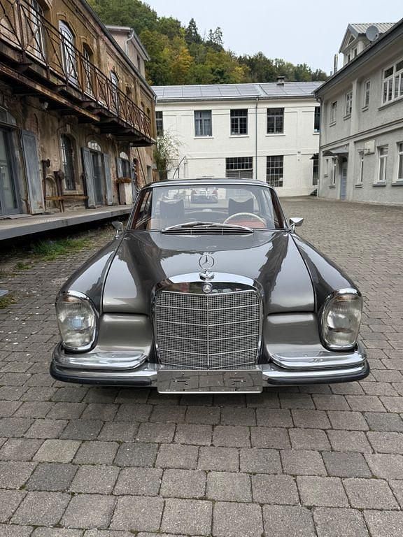 Gebraucht Mercedes 220 120 PS (88 kW) 1962 Grau Coupé