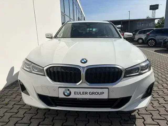 Gebraucht BMW 330 Sport Line 286 PS (210 kW) 2023 Weiss Kombi