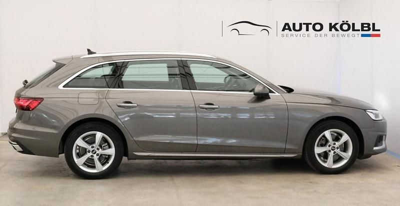 Gebraucht Audi A4 Advanced 163 PS (119 kW) 2021 Grau metallic Kombi