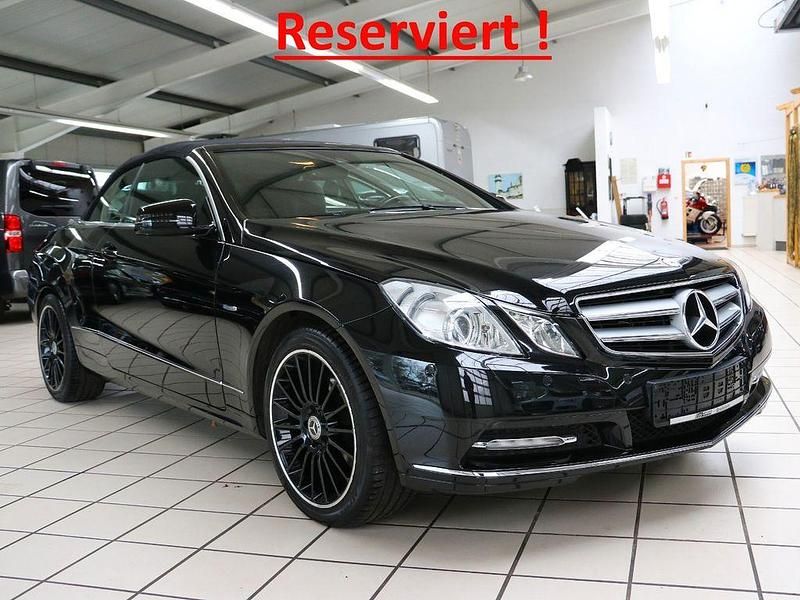 Gebraucht Mercedes E200 184 PS (135 kW) 2011 Schwarz Cabrio