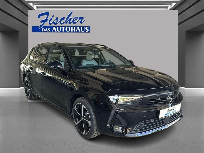 Neu Opel Astra 131 PS (96 kW) 2025 Lackierung schwarz perla nera/ Kombi