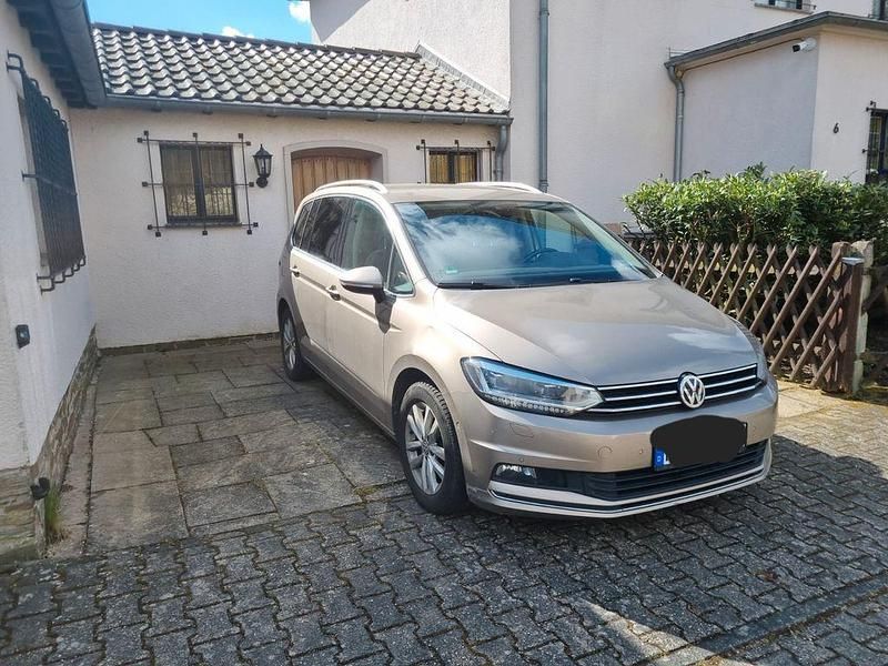 Gebraucht VW Touran Highline 190 PS (139 kW) 2017 Gold Van / Kleinbus