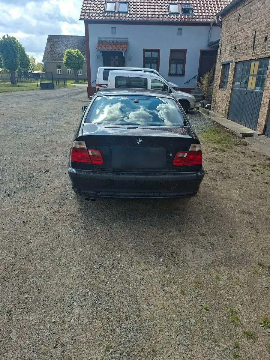 Gebraucht BMW 323 170 PS (125 kW) 1998 Schwarz Limousine