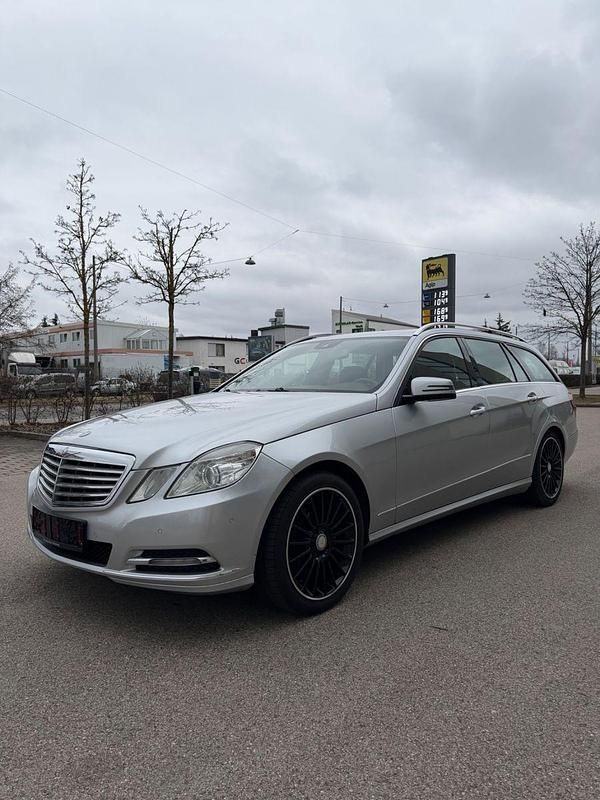 Gebraucht Mercedes E220 Elegance 170 PS (125 kW) 2012 Silber Kombi
