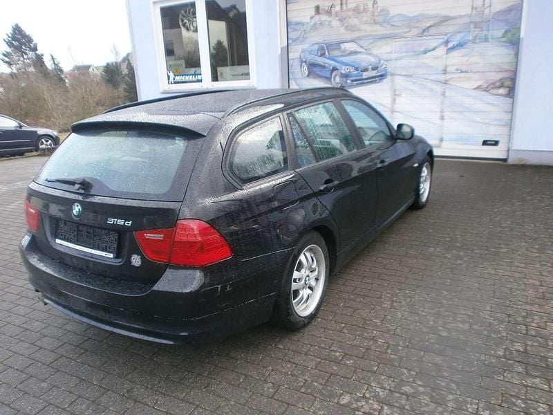 Gebraucht BMW 316 116 PS (85 kW) 2011 Schwarz ii Kombi