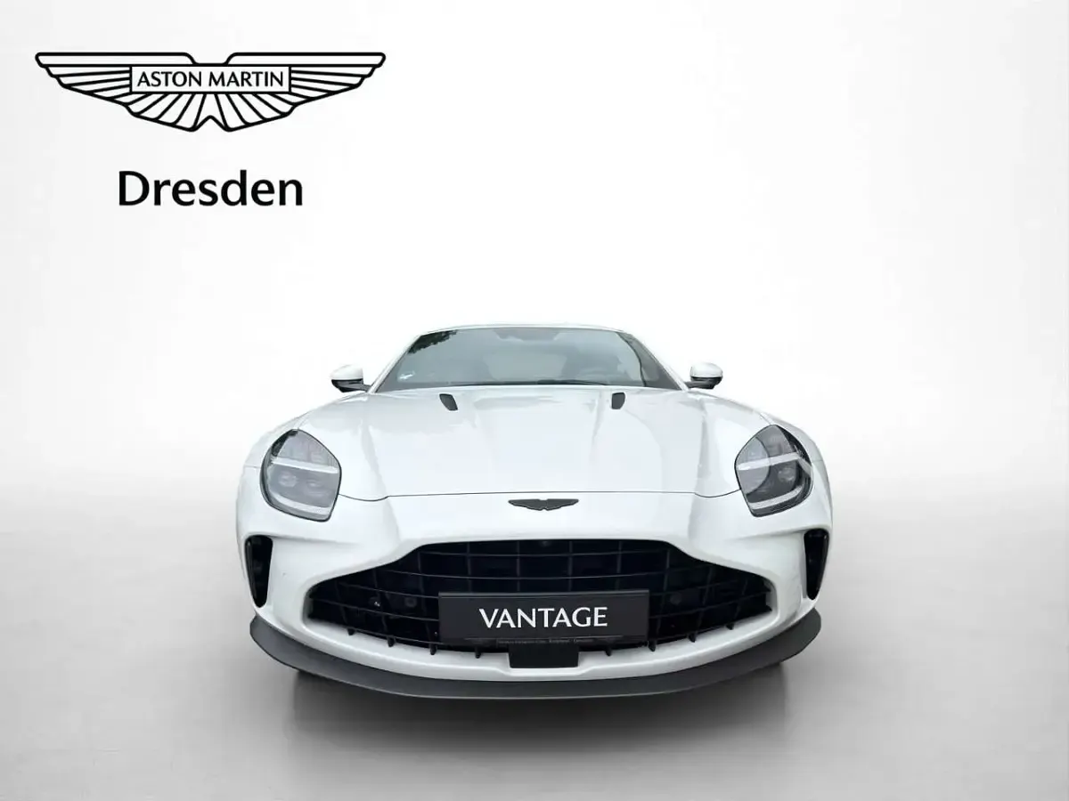 Gebraucht Aston Martin V8 665 PS (489 kW) 2026 Lunar white Coupé
