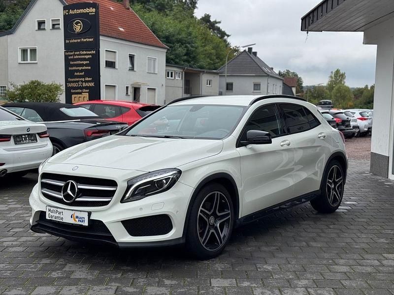 Weiß Gebraucht 2015 Mercedes GLA250 AMG SUV | 23.900 € (Etwas zu teuer) - Bild 1/4