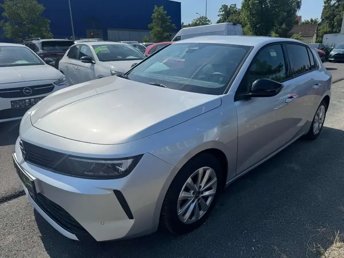 Gebraucht Opel Astra Elegance 131 PS (96 kW) 2023 Kristall silber Kleinwagen
