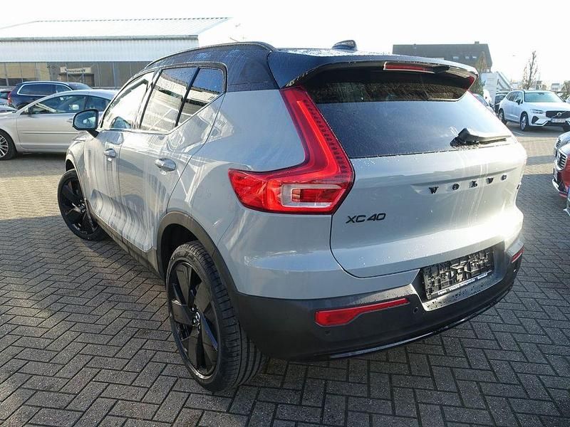 Neu Volvo XC40 163 PS (119 kW) 2025 Grau SUV