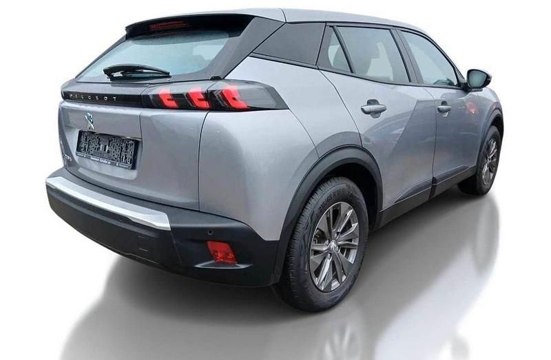 Gebraucht Peugeot e-2008 Active 100 kW (136 PS) 2021 Silber SUV