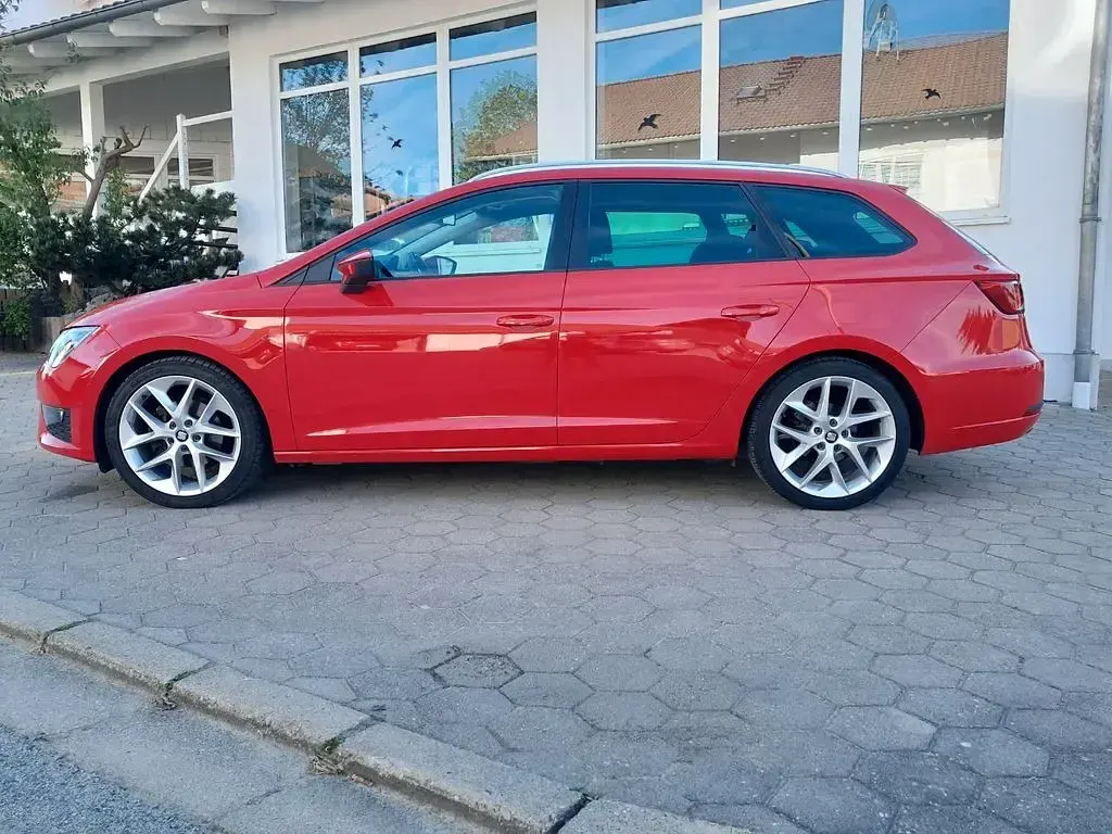 Używany Seat Leon ST FR 150 KM (110 kW) 2016 Czerwony Kombi