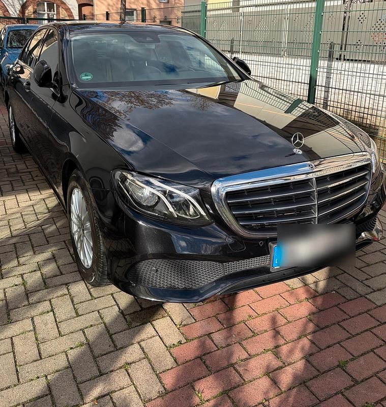 Gebraucht Mercedes E220 194 PS (142 kW) 2017 Schwarz Limousine