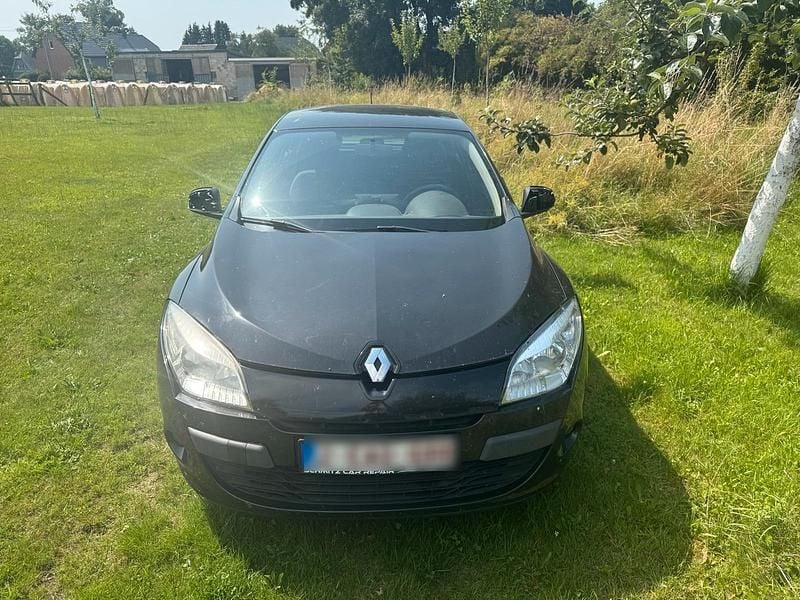 Schwarz Gebraucht 2011 Renault Mégane GrandTour Kombi | 1.500 € - Bild 1/4
