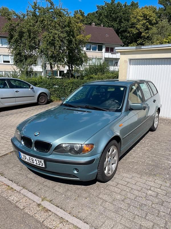 Grün Gebraucht 2004 BMW 318 Kombi | 2.300 € (Fairer Preis) - Bild 1/4