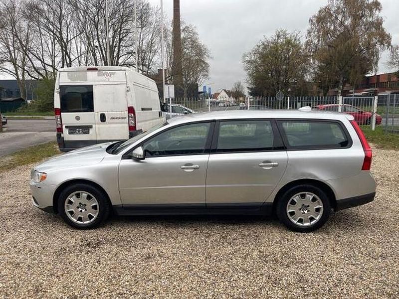Gebraucht Volvo V70 Kinetic 175 PS (128 kW) 2010 Silber Kombi