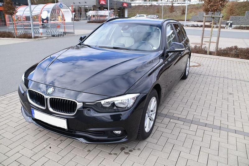Gebraucht BMW 320 Advantage 190 PS (139 kW) 2017 Schwarz Kombi