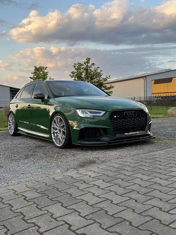 Grün Gebraucht 2019 Audi RS3 Sportback Performance Kleinwagen | 45.000 € (Etwas zu teuer) - Bild 1/4