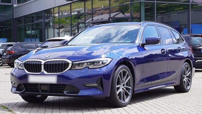 Gebraucht BMW 330 Performance 265 PS (194 kW) 2019 Blau Kombi