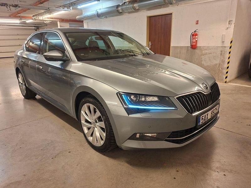 Gebraucht Skoda Superb Style 150 PS (110 kW) 2016 Grau Limousine