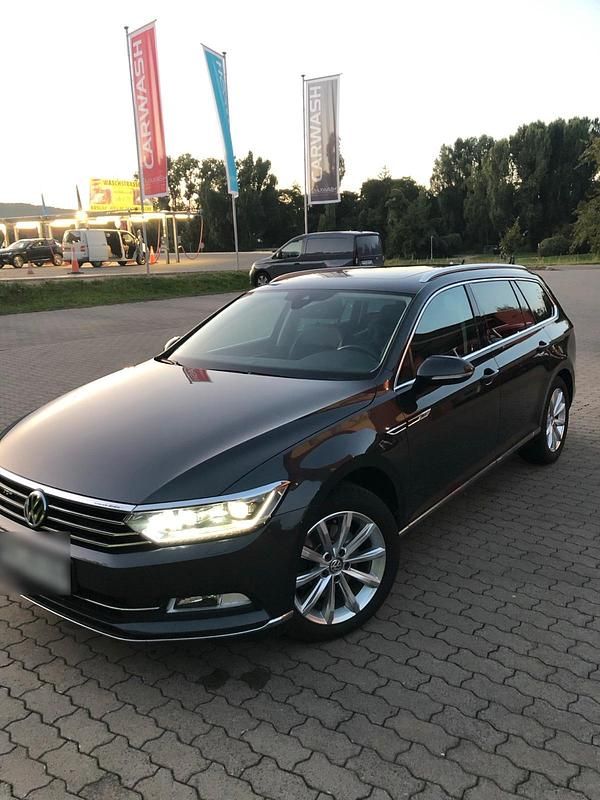 Grau Gebraucht 2019 VW Passat Kombi | 19.000 € (Etwas zu teuer) - Bild 1/4