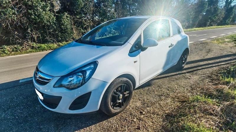 Gebraucht Opel Corsa Selection 69 PS (50 kW) 2014 Weiß Kleinwagen