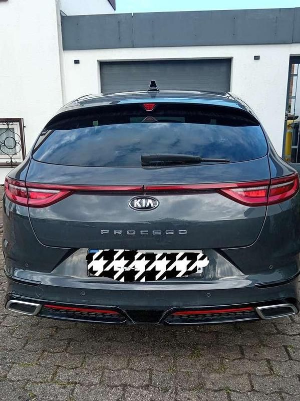 Gebraucht Kia ProCeed GT-Line 140 PS (102 kW) 2019 Grau Kleinwagen