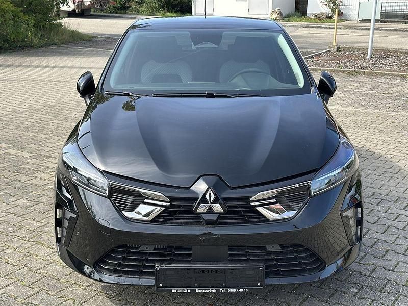 Neu Mitsubishi Colt Plus 91 PS (66 kW) 2025 Schwarz Limousine