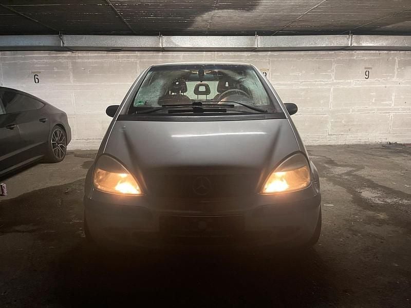 Silber Gebraucht 2002 Mercedes A160 Kleinwagen | 1.300 € (Fairer Preis) - Bild 1/4