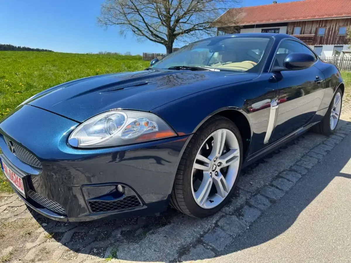 Gebraucht Jaguar XKR Supercharged 416 PS (305 kW) 2008 Indigo blue . Cabrio
