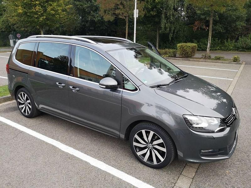 Grau Gebraucht 2016 VW Sharan Allstar Van / Kleinbus | 22.500 € (Fairer Preis) - Bild 1/4