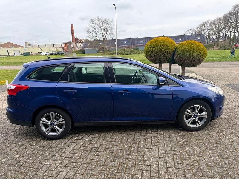 Usata Ford Focus 101 CV (74 kW) 2014 Blu Station wagon