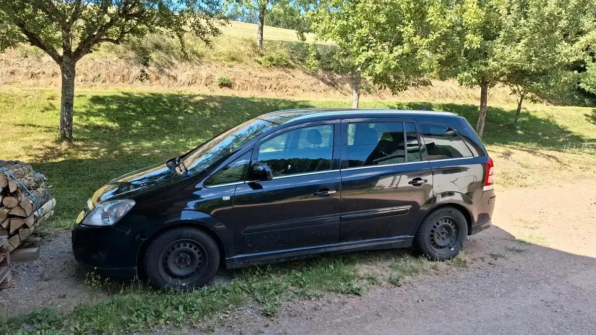 Gebraucht Opel Zafira 140 PS (102 kW) 2011 Schwarz Van / Kleinbus