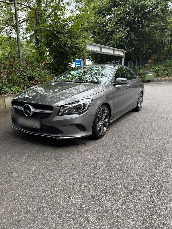 Grau Gebraucht 2018 Mercedes CLA200 Urban Coupé | 18.000 € (Guter Preis) - Bild 1/4