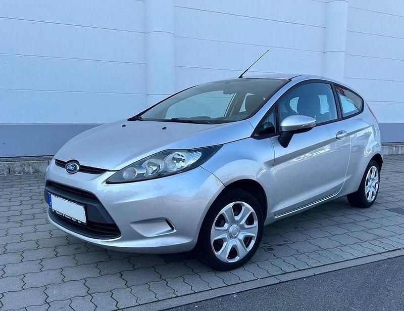 Gebraucht Ford Fiesta Ambiente 60 PS (44 kW) 2009 Silber Kleinwagen