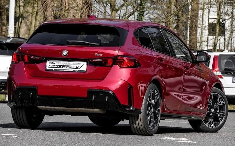 Gebraucht BMW 120 Shadowline 170 PS (125 kW) 2025 Rot Kleinwagen