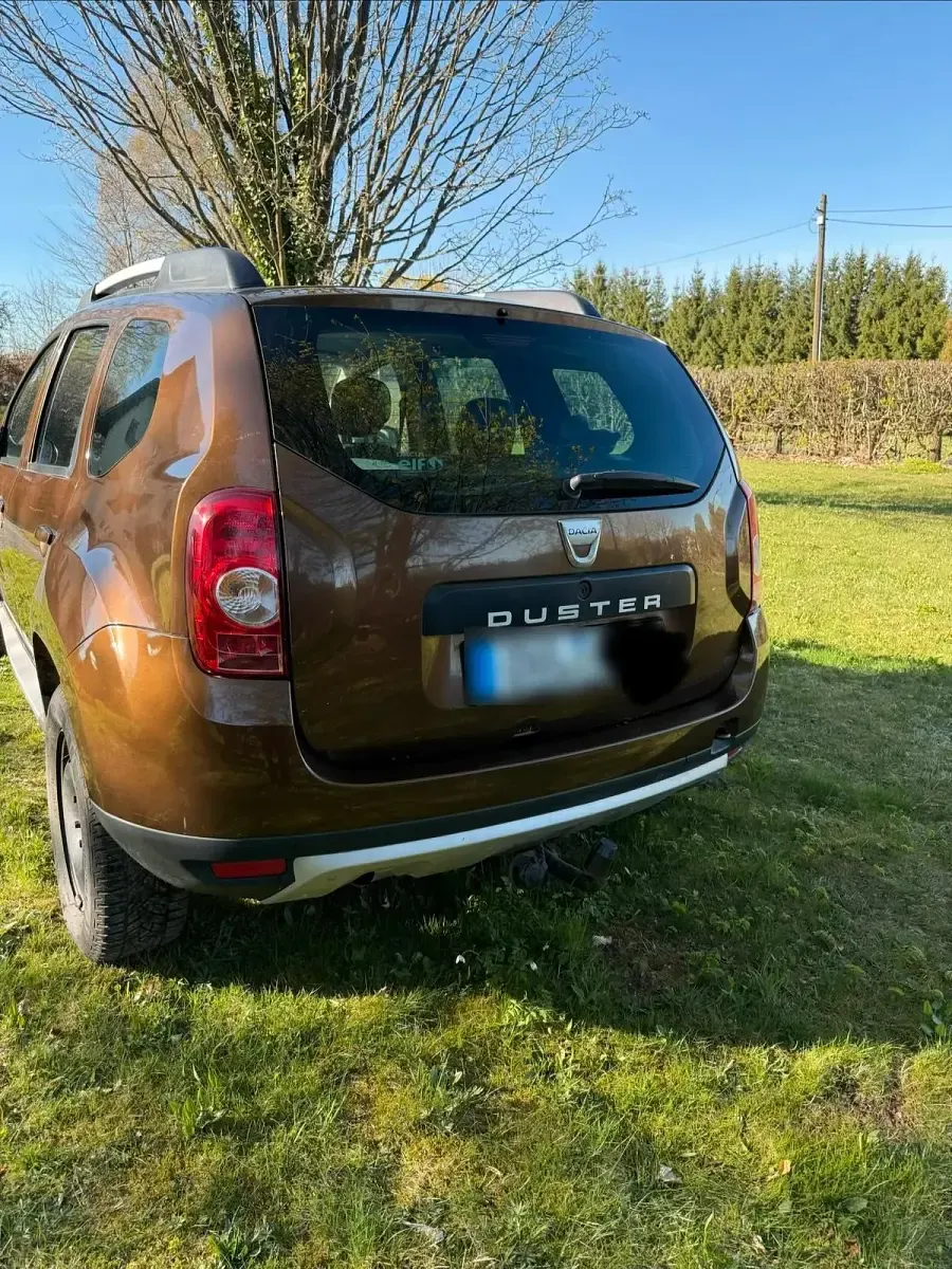 Second-hand Dacia Duster 105 CP (77 kW) 2011 Maro SUV