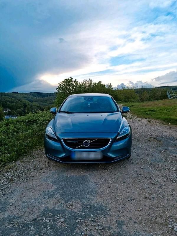 Gebraucht Volvo V40 Summum 179 PS (131 kW) 2012 Blau Kleinwagen