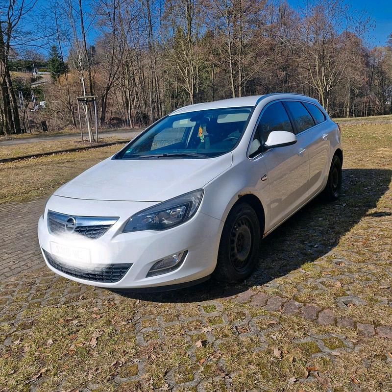 Gebraucht Opel Astra 110 PS (80 kW) 2011 Weiß Kombi