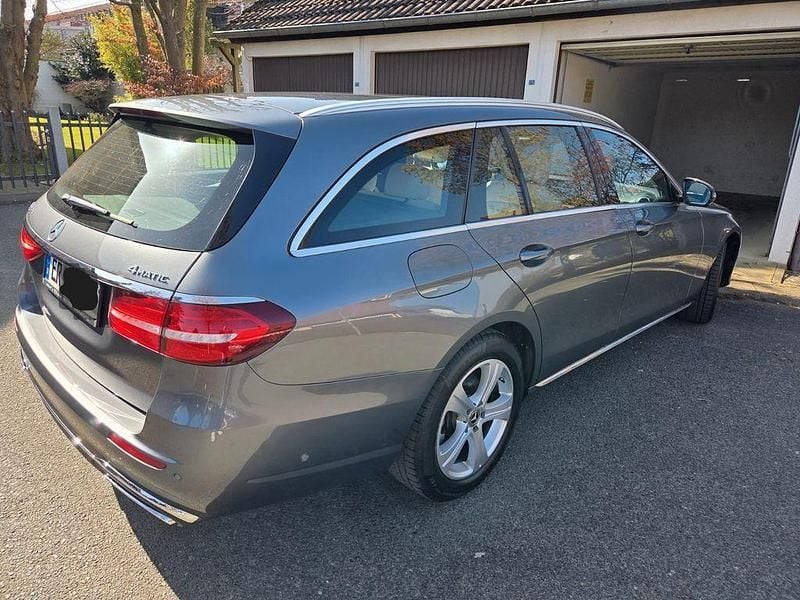 Gebraucht Mercedes E220 194 PS (142 kW) 2018 Grau Limousine