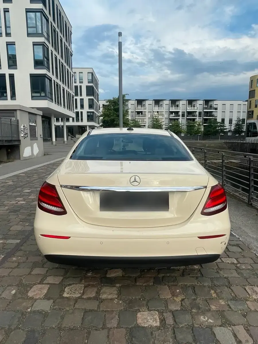 Gebraucht Mercedes E200 150 PS (110 kW) 2019 Andere farben Limousine
