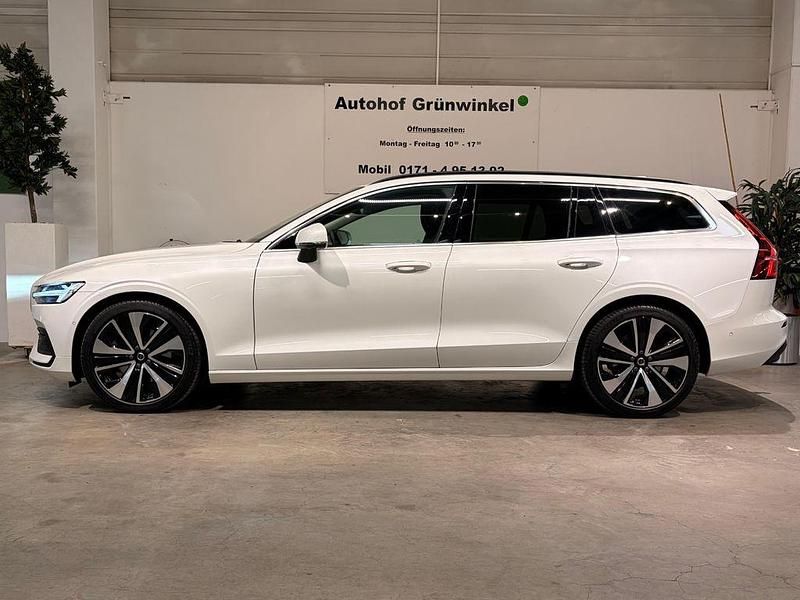 Gebraucht Volvo V60 Core 197 PS (144 kW) 2025 Weiß Kombi