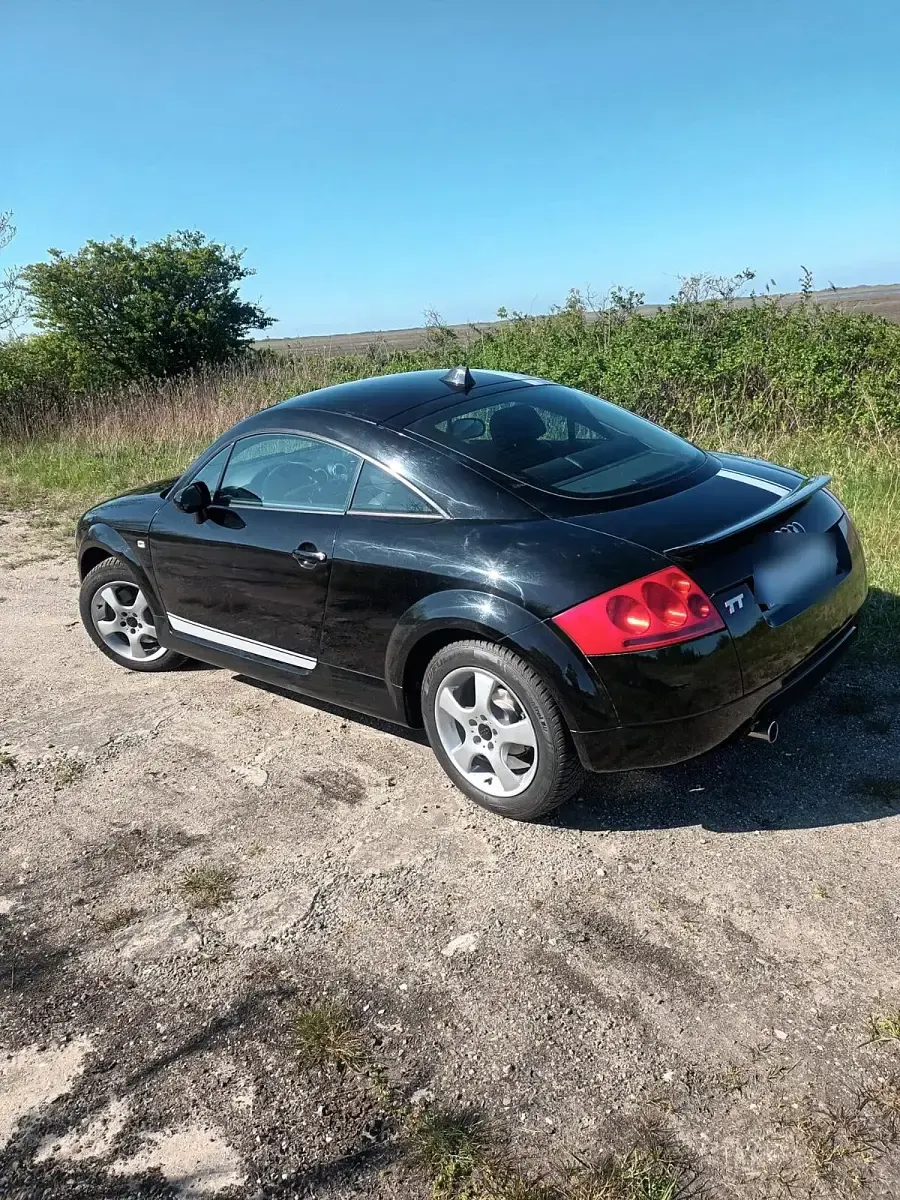 Second-hand Audi TT 180 CP (132 kW) 2004 Negru Coupe
