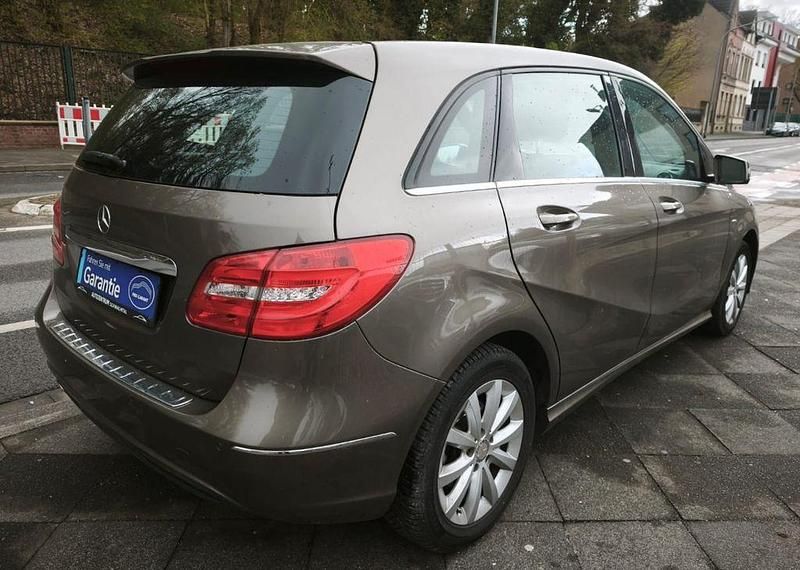 Gebraucht Mercedes B180 122 PS (89 kW) 2012 Grau Van / Kleinbus