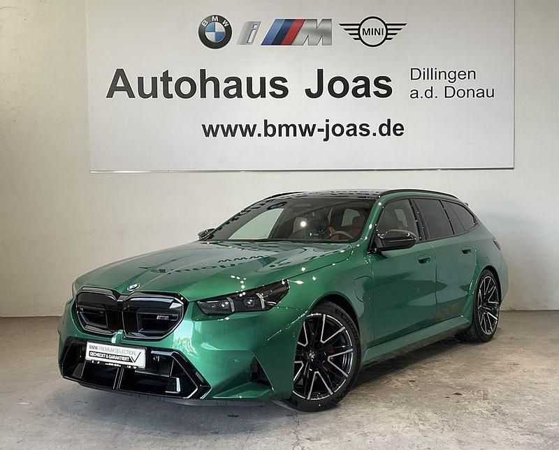 M isle of man grün Gebraucht 2024 BMW M5 Sport Line Kombi | 126.500 € - Bild 1/4