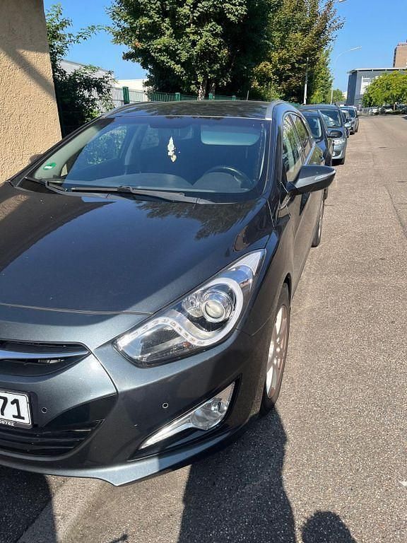 Grau Gebraucht 2014 Hyundai i40 Style Kombi | 4.700 € (Fairer Preis) - Bild 1/4