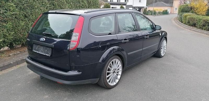 Gebraucht Ford Focus Trend 101 PS (74 kW) 2005 Blau Limousine