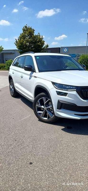 Weiß Gebraucht 2024 Skoda Kodiaq SportLine SUV | 41.900 € (Superpreis) - Bild 1/4